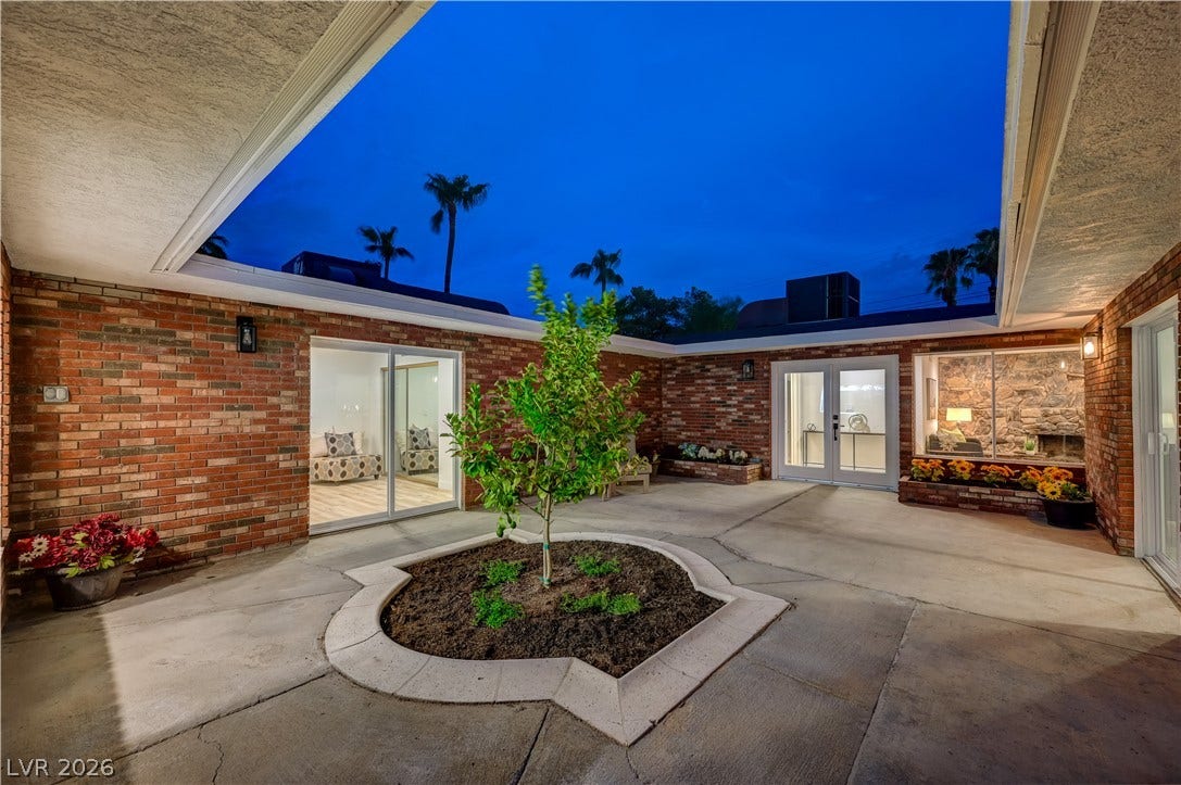 2101 Santiago Street, Las Vegas, NV 89104 An open central courtyard surrounded by brick walls features a concrete patio and built-in planter.