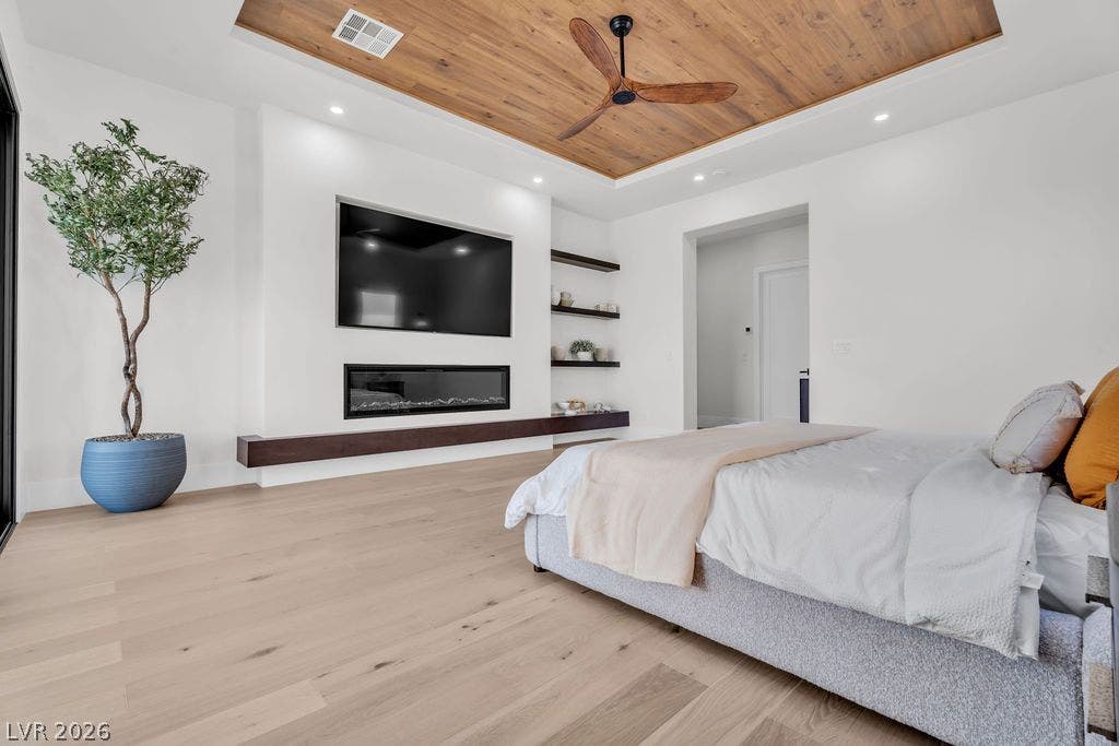 2690 Grassy Spring Place, Las Vegas, NV 89135 Rich wood plank inlay highlights the tray ceiling above smooth oak flooring.