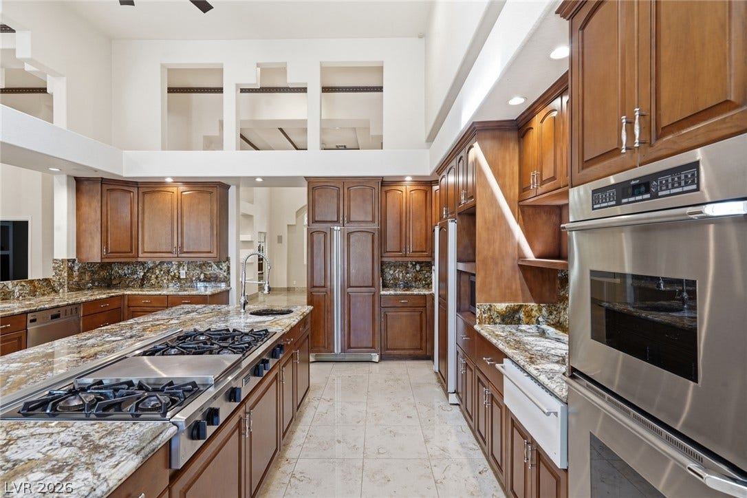 2212 Chatsworth Court, Henderson, NV 89074 Culinary aspirations meet architectural brilliance in this well-appointed kitchen featuring lofty ceilings and premium finishes.