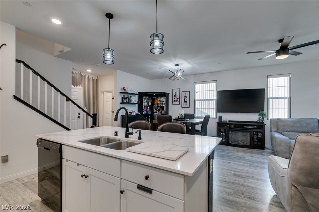 3231 Pergusa Drive, Henderson, NV 89044 An open-concept living area seamlessly connects the kitchen and casual dining spaces under smooth ceilings.