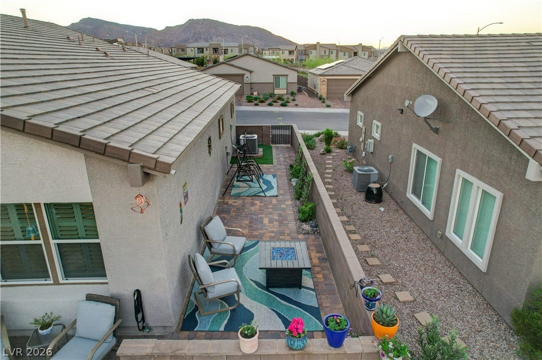 384 Aravalli Crest Street, Henderson, NV 89015 384 Aravalli Crest Street, Henderson, NV 89015