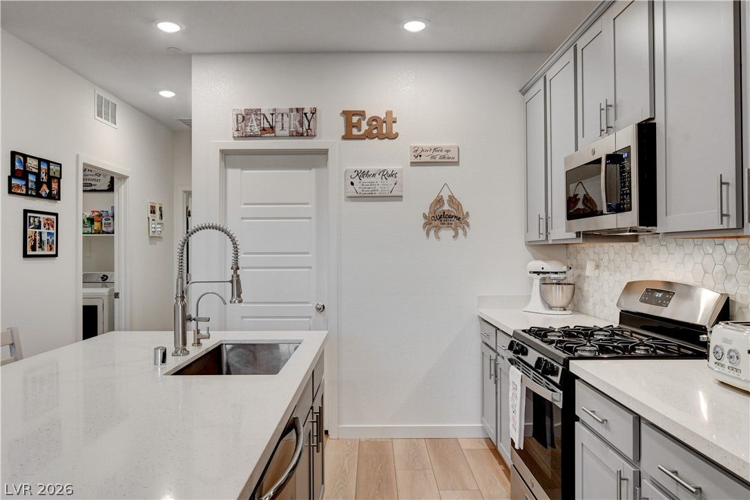 384 Aravalli Crest Street, Henderson, NV 89015 384 Aravalli Crest Street, Henderson, NV 89015