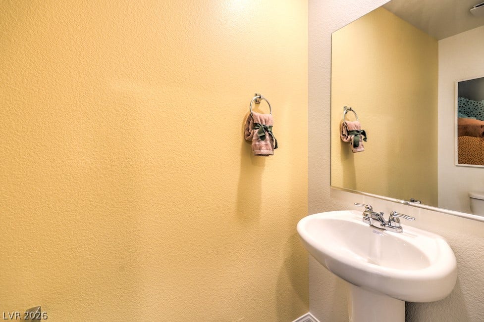 1082 Saffron Toucan Lane, Henderson, NV 89011 Photos are of model home; actual finishes may vary.