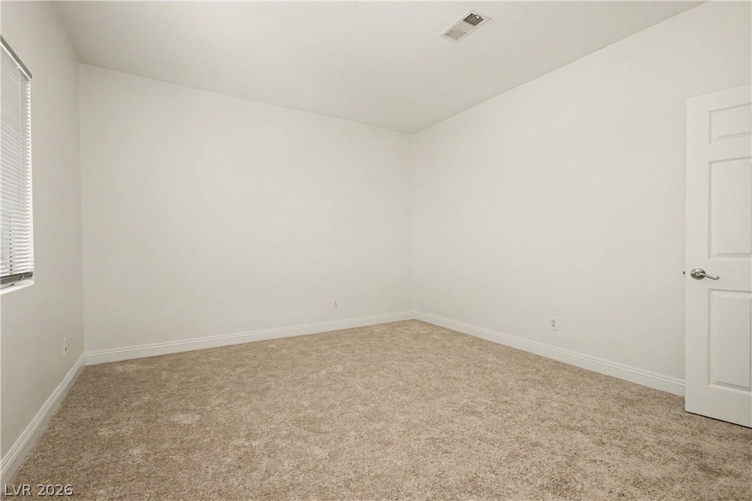 1424 Clipperton Avenue, Henderson, NV 89074 Neutral walls and classic trim complement plush carpeting in this versatile secondary bedroom.