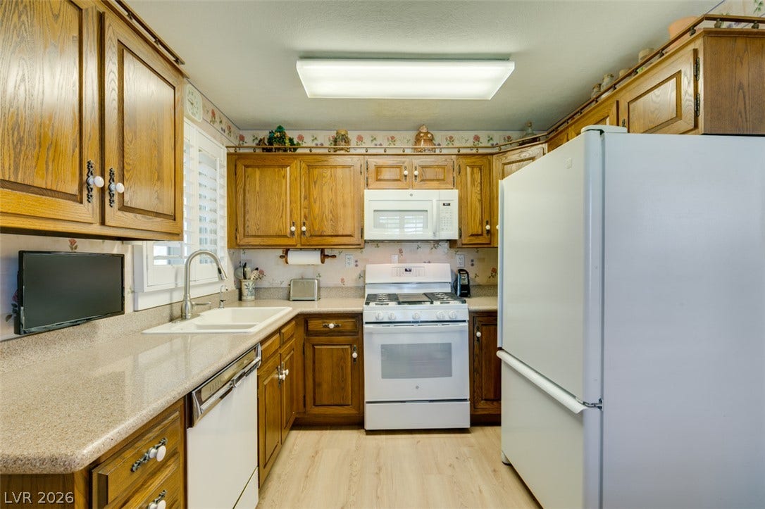 661 Burton Street, Henderson, NV 89015 661 Burton Street, Henderson, NV 89015