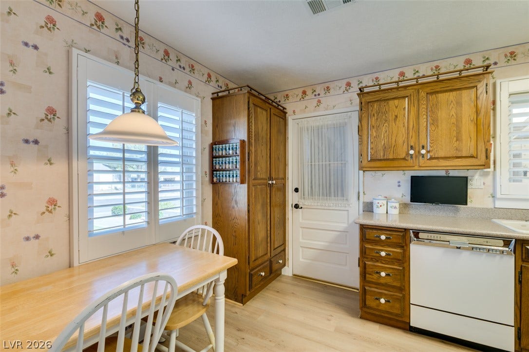 661 Burton Street, Henderson, NV 89015 661 Burton Street, Henderson, NV 89015