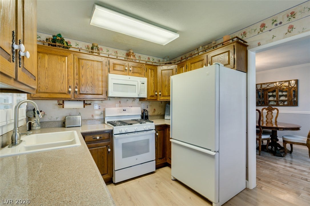 661 Burton Street, Henderson, NV 89015 661 Burton Street, Henderson, NV 89015