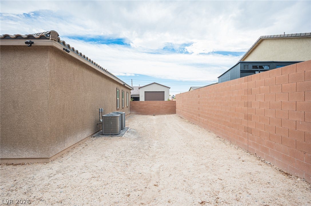 3904 Aiden Creek Avenue, North Las Vegas, NV 89031 A long side yard features durable stucco siding and a tall block privacy wall.