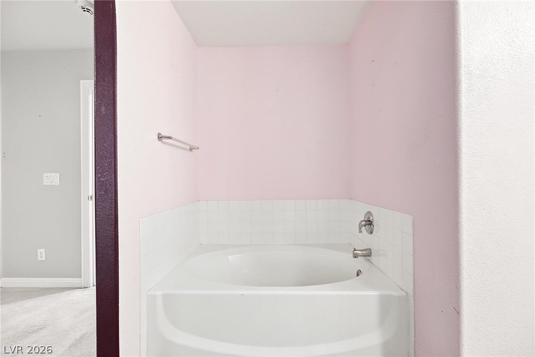 911 Sterling Thorn Court, Las Vegas, NV 89183 Bathtub.