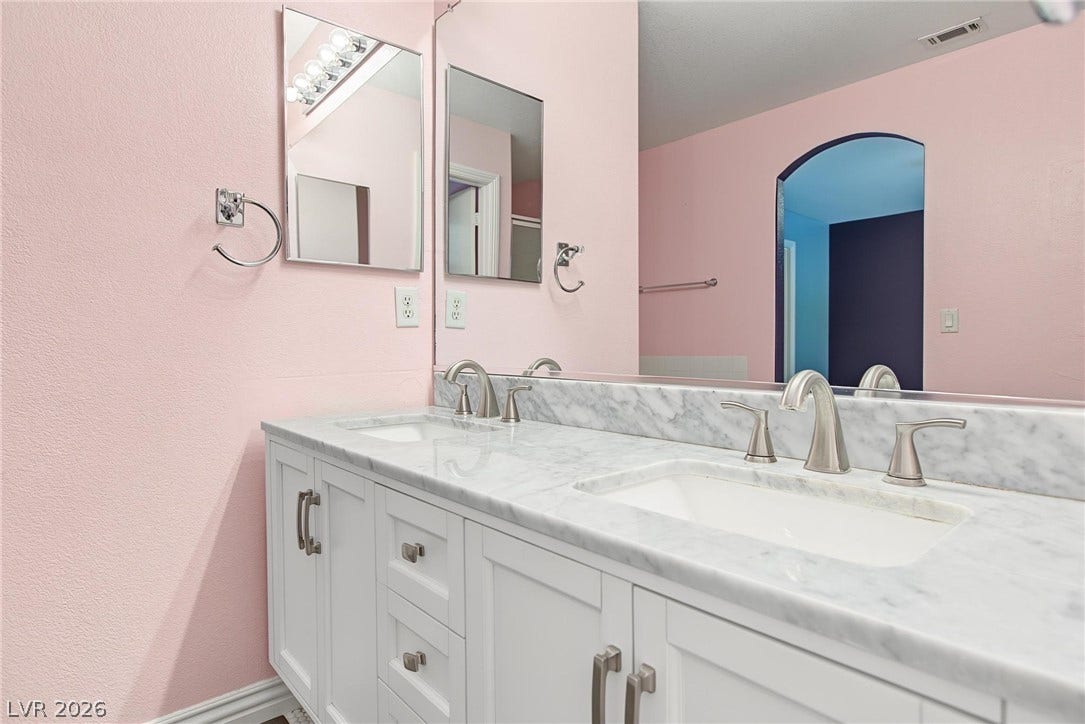 911 Sterling Thorn Court, Las Vegas, NV 89183 Dual sinks.
