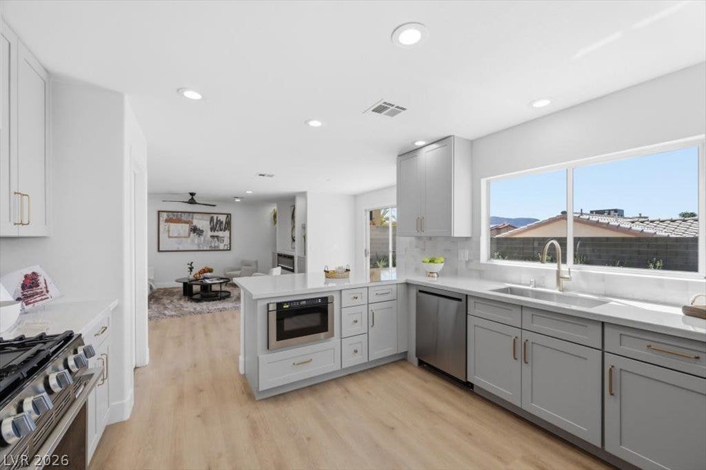 139 Skytop Drive, Henderson, NV 89015 New modern cabinetry and quartz countertops complement the open workspace of this custom culinary center.