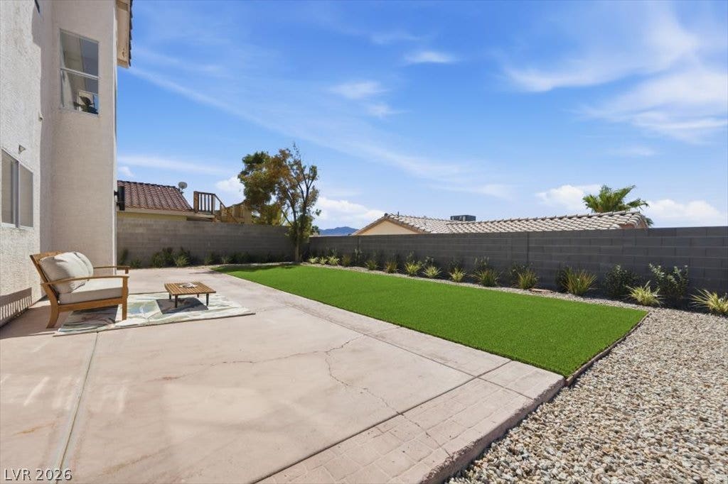 139 Skytop Drive, Henderson, NV 89015 An inviting backyard features a spacious patio, low maintenance synthetic turf, and a secure gated RV entry.