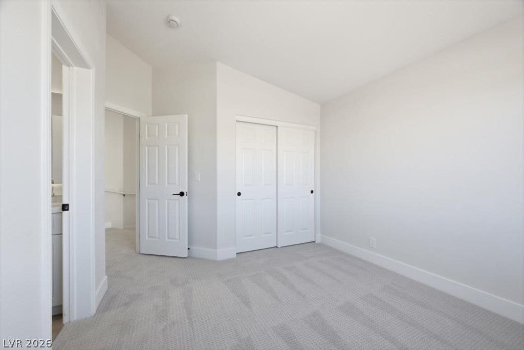 139 Skytop Drive, Henderson, NV 89015 Upstairs bedroom three with attached full bathroom.