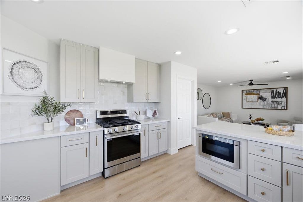 139 Skytop Drive, Henderson, NV 89015 New modern cabinetry and quartz countertops complement the open workspace of this custom culinary center.