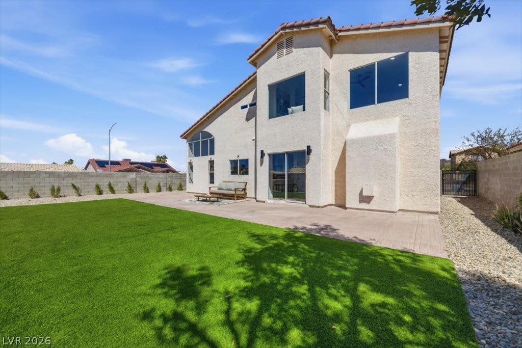 139 Skytop Drive, Henderson, NV 89015 An inviting backyard features a spacious patio, low maintenance synthetic turf, and a secure gated RV entry.
