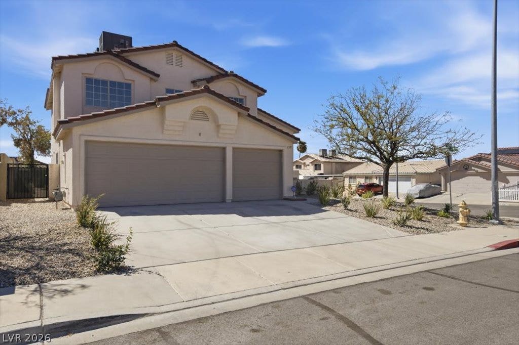 139 Skytop Drive, Henderson, NV 89015 Spacious corner lot with gated RV parking.