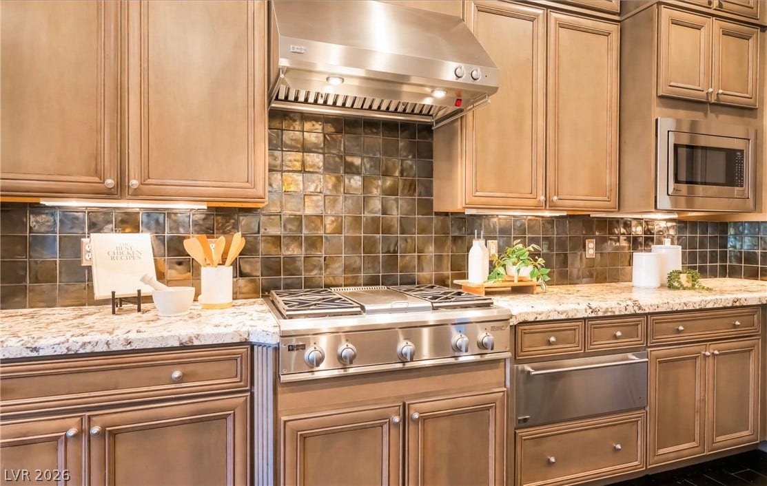 1343 Quiet River Avenue, Henderson, NV 89012 Richly toned cabinetry and premium appliances define this elegant culinary space.
