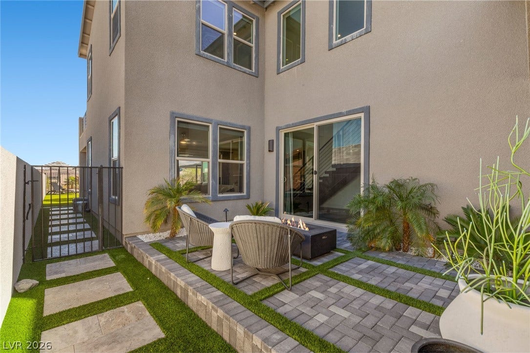 1976 Peaceful Mesa Court, Henderson, NV 89052 An inviting courtyard features modern pavers, integrated synthetic turf, and a built-in fire pit.