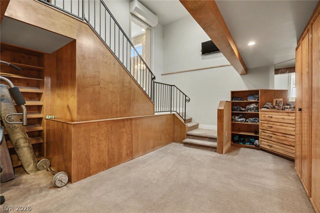 1358 Opal Valley Street, Henderson, NV 89052 Two-level Wardrobe Suite