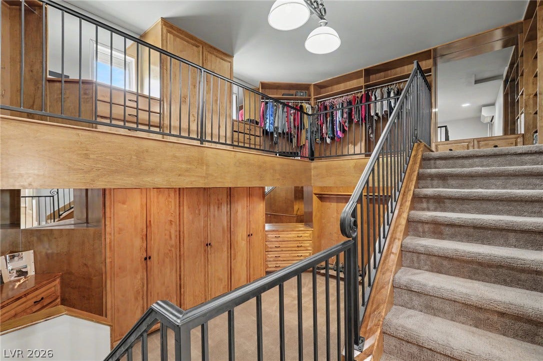 1358 Opal Valley Street, Henderson, NV 89052 Two-level Wardrobe Suite