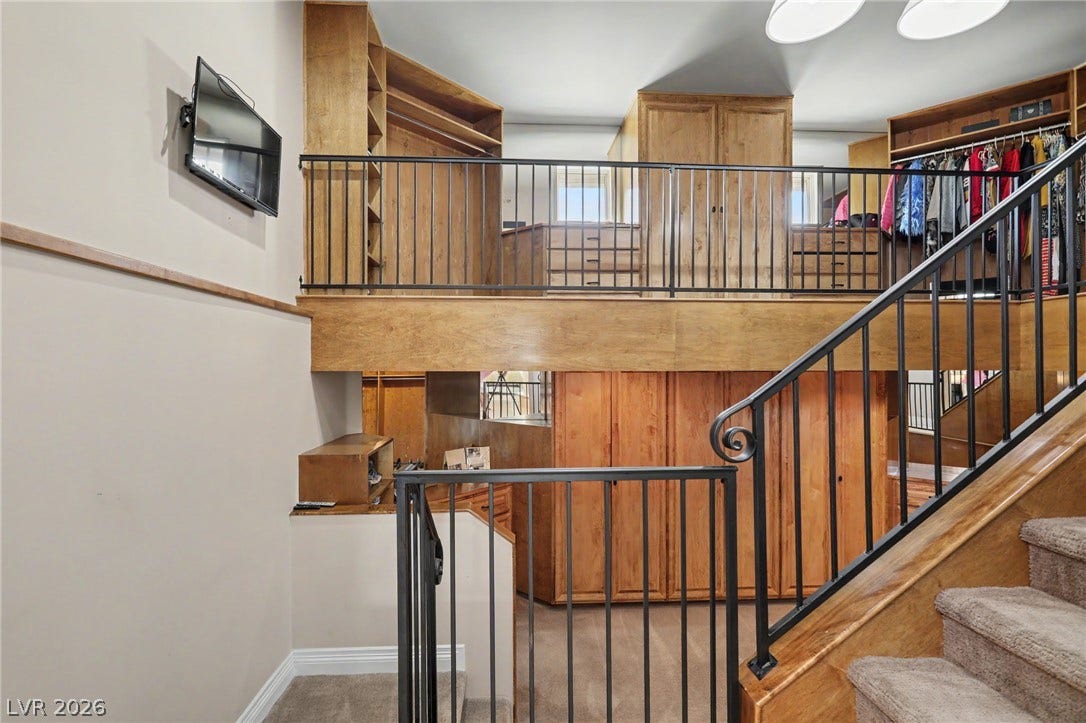 1358 Opal Valley Street, Henderson, NV 89052 Two-level Wardrobe Suite