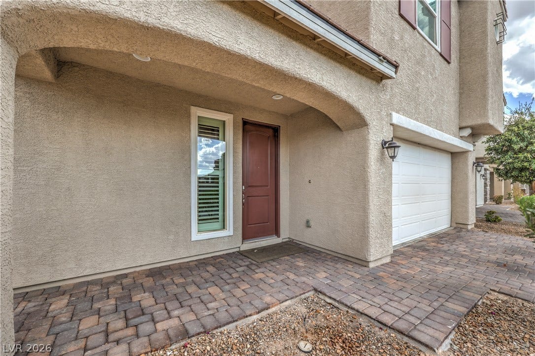 4658 Chestnut Tiger Street, North Las Vegas, NV 89031 A welcoming arched entryway with classic paver flooring leads to the front door.