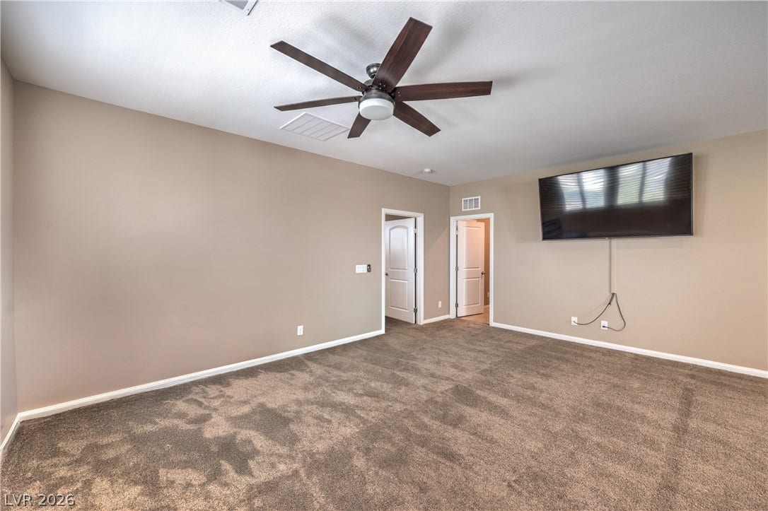 4658 Chestnut Tiger Street, North Las Vegas, NV 89031 Plush wall-to-wall carpeting and clean architectural lines define this versatile living space.