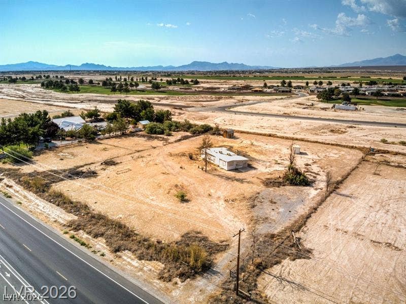 000 Linda Leslie Manse Street, Pahrump, NV 89060 Distant mountain ranges create a dramatic backdrop for this expansive desert acreage.