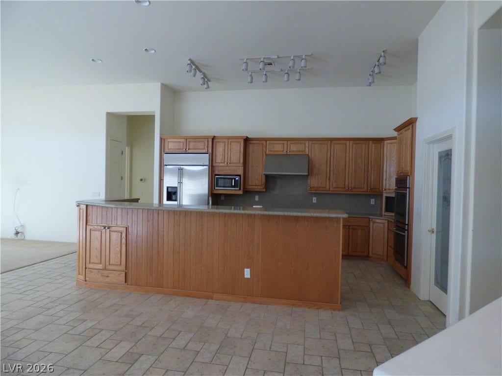 7695 Gilespie Street, Las Vegas, NV 89123 Spacious tile flooring flows throughout this open kitchen designed with ample classic wood cabinetry.