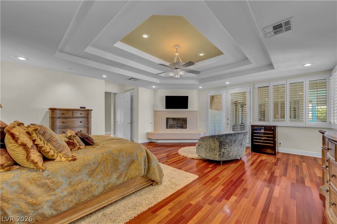 2030 Marina Bay Court, Las Vegas, NV 89117 Rich hardwood flooring complements the architectural detail of an intricate tray ceiling.