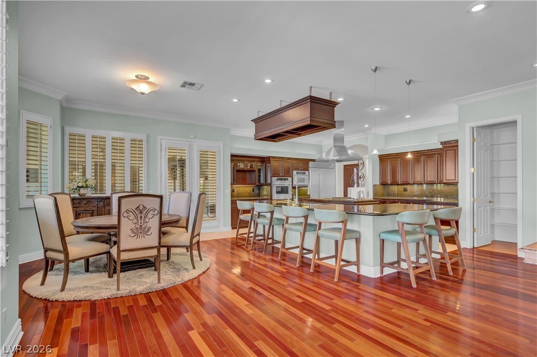 2030 Marina Bay Court, Las Vegas, NV 89117 Gleaming hardwood floors and a spacious kitchen island anchor this light-filled open culinary space.