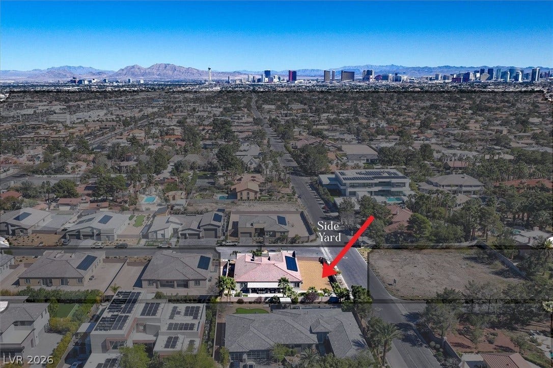 2689 Pioneer Estates Court, Las Vegas, NV 89117 Minutes from The Las Vegas Strip