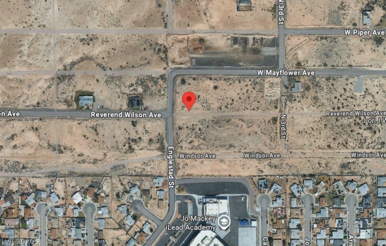 An aerial map highlights the geographic location of this undeveloped desert parcel.