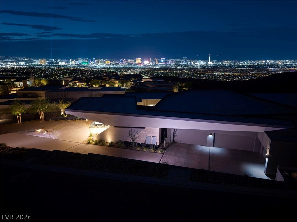 705 Dragon Peak Drive, Henderson, NV 89012 Glistening city lights twinkle across the horizon beyond this modern architectural masterpiece.