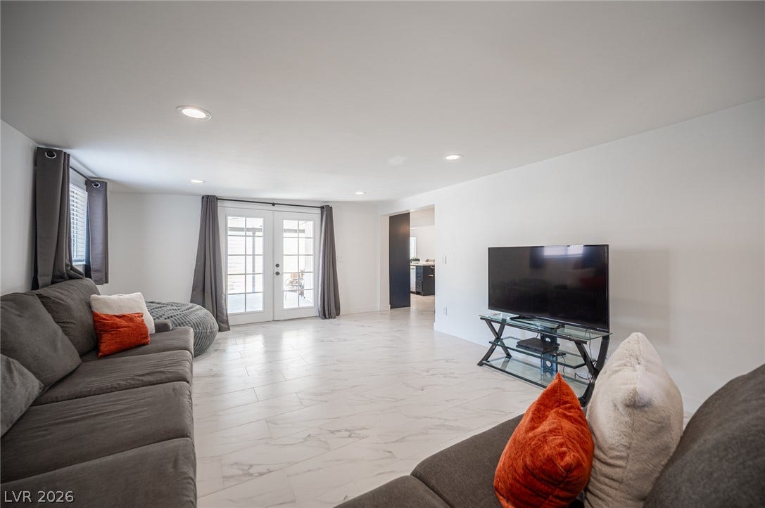 3139 Regal Oak Drive, Henderson, NV 89014 Polished tile flooring and recessed lighting define this versatile, open living area.