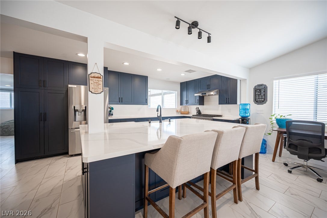 3139 Regal Oak Drive, Henderson, NV 89014 Clean lines and a spacious center island define this modern culinary space.