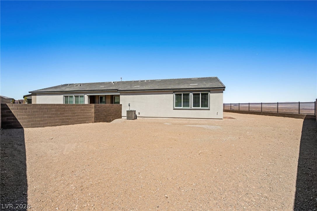 1670 Capri Falls Court, Henderson, NV 89011 An expansive low-maintenance backyard enjoys wide-open desert views and secure boundary fencing.