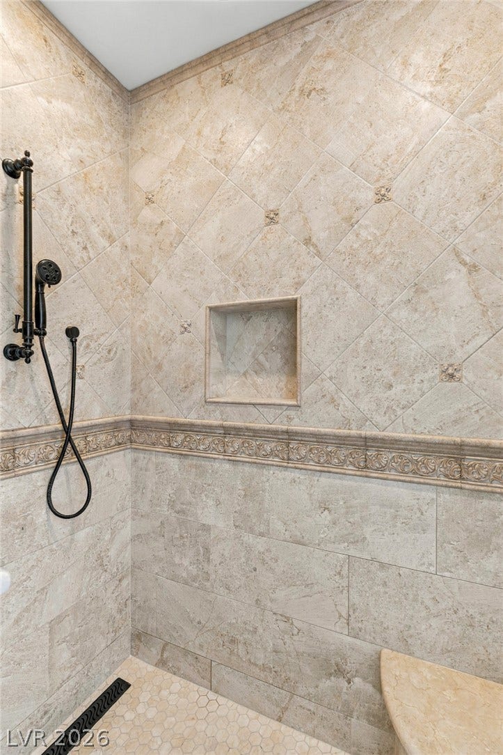 7 Lido Nord, Henderson, NV 89011 Elegantly detailed tilework and integrated bench seating define this walk-in shower space.