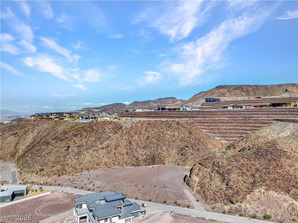 26 Rockstream Drive, Henderson, NV 89012 26 Rockstream Drive, Henderson, NV 89012