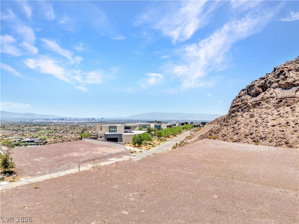 26 Rockstream Drive, Henderson, NV 89012 26 Rockstream Drive, Henderson, NV 89012
