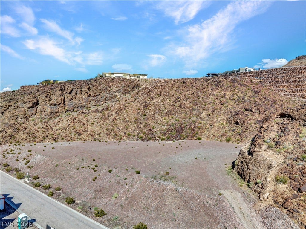 26 Rockstream Drive, Henderson, NV 89012 26 Rockstream Drive, Henderson, NV 89012