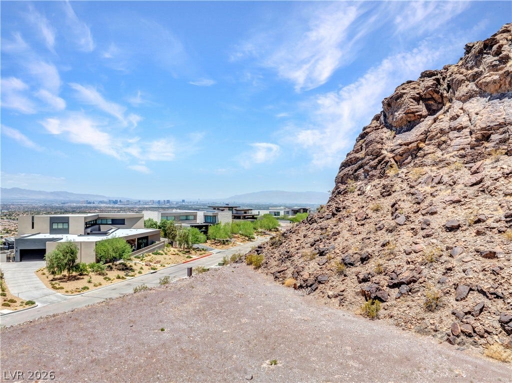 22 Rockstream Drive, Henderson, NV 89012 22 Rockstream Drive, Henderson, NV 89012