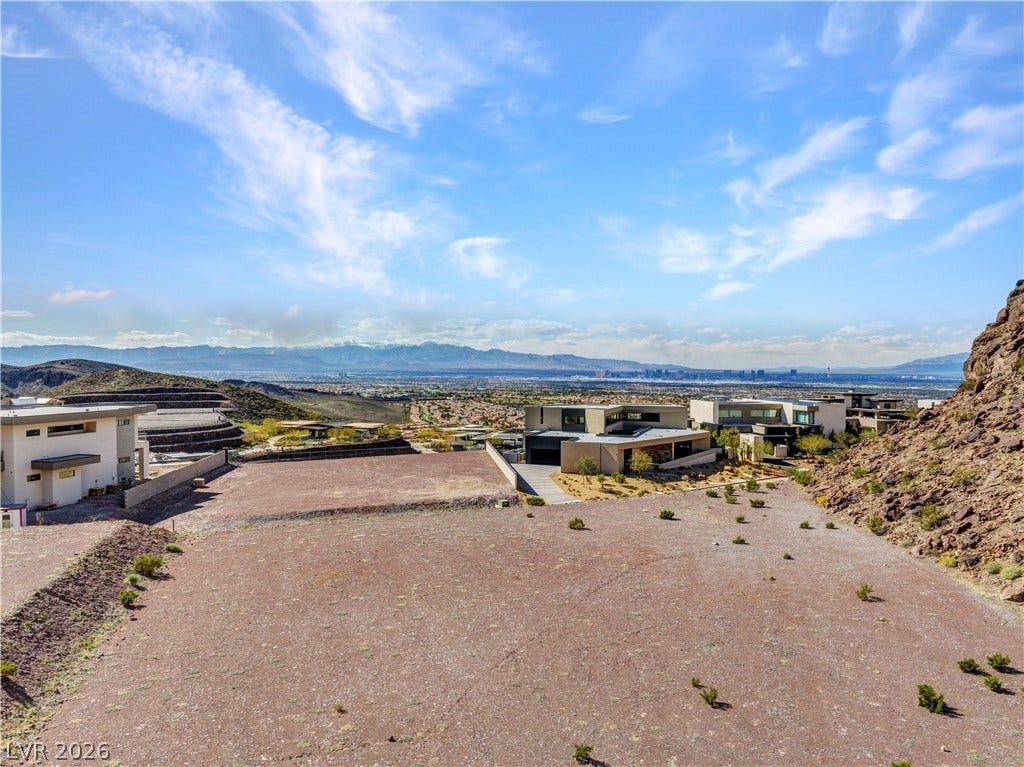 22 Rockstream Drive, Henderson, NV 89012 22 Rockstream Drive, Henderson, NV 89012