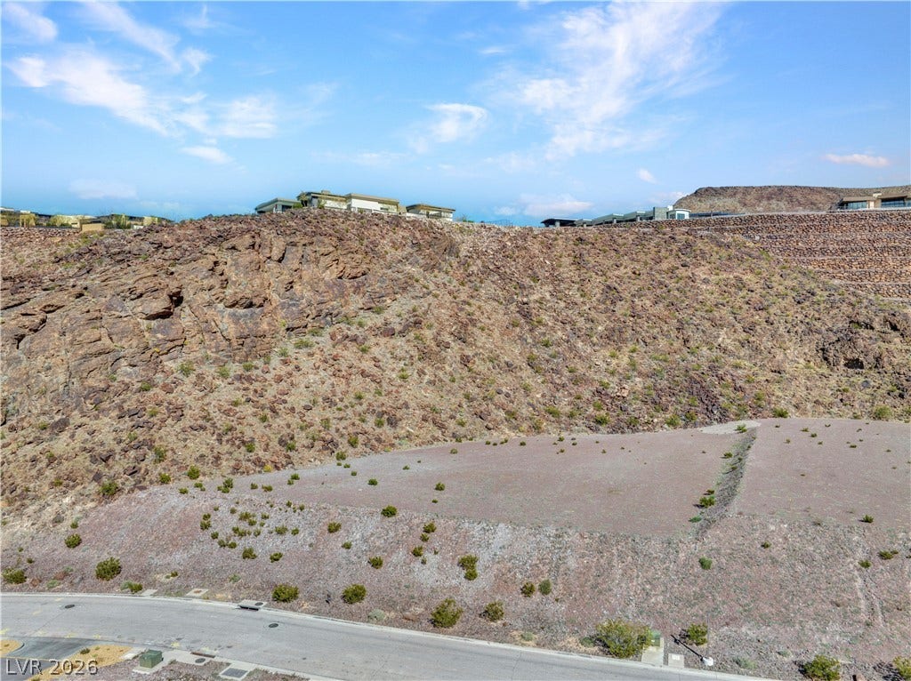 22 Rockstream Drive, Henderson, NV 89012 22 Rockstream Drive, Henderson, NV 89012