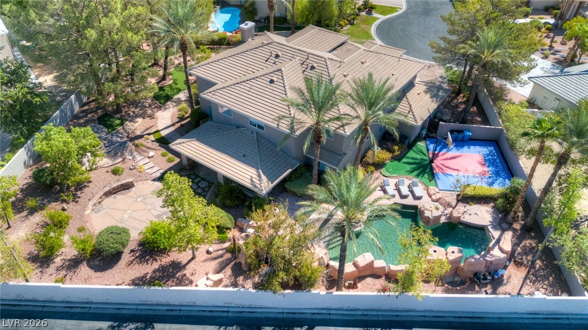 9916 Aspen Knoll Court, Las Vegas, NV 89117 Showing over all view of rear yard.