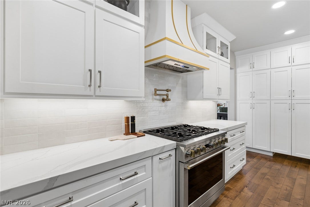 9916 Aspen Knoll Court, Las Vegas, NV 89117 Pot filler, range hood, cooktop & Oven