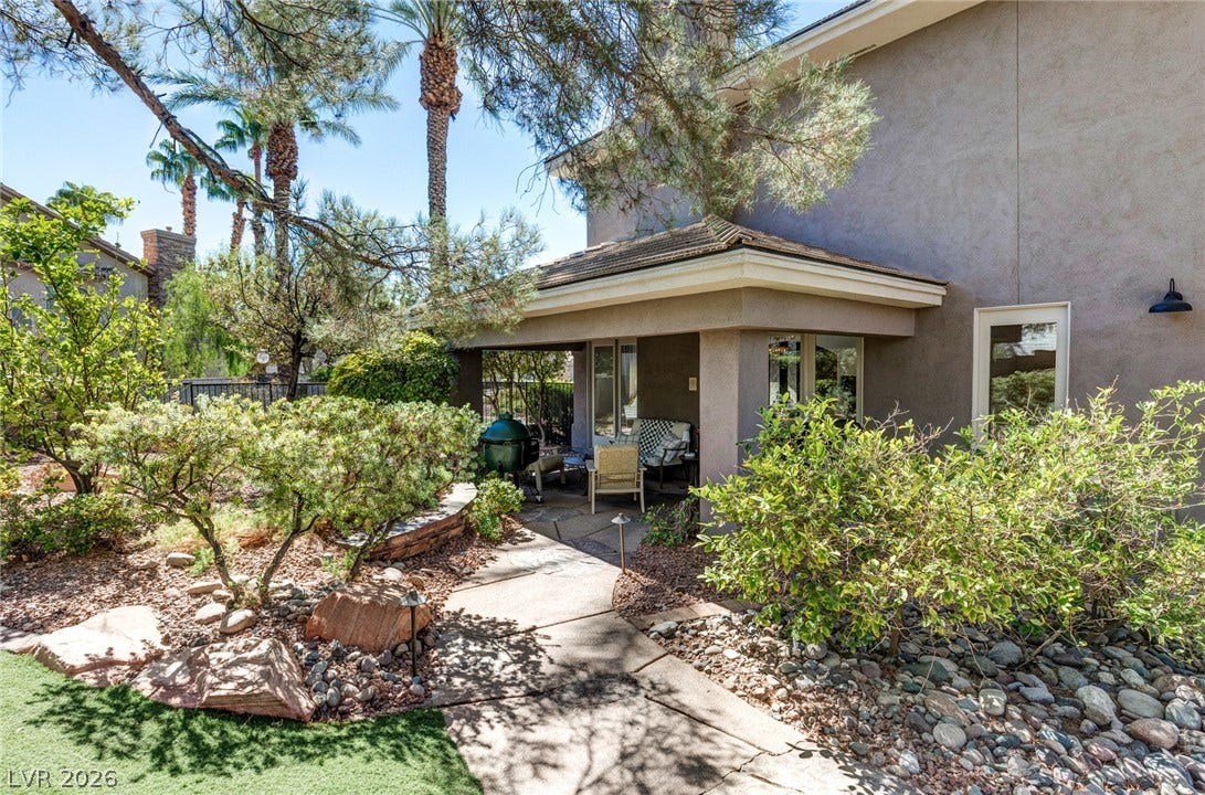 9916 Aspen Knoll Court, Las Vegas, NV 89117 Off of the living room