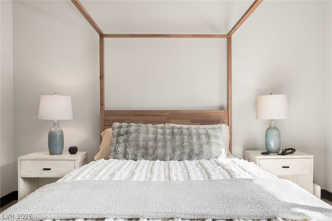 34 Lakefront Drive, Henderson, NV 89011 Crisp neutral walls and soft plush carpeting define this serene private sanctuary.