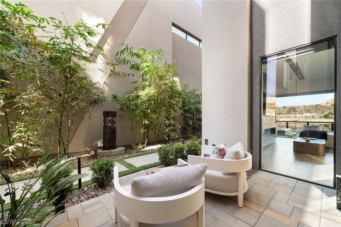 34 Lakefront Drive, Henderson, NV 89011 An intimate, paved courtyard flanked by soaring stucco walls and lush, private plantings.