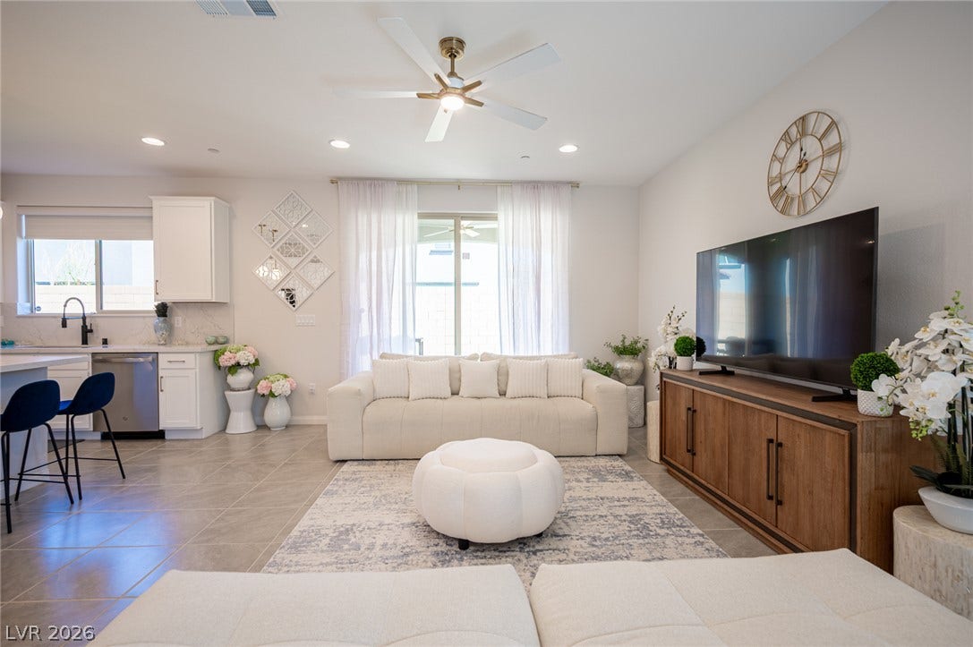320 Della Pergola Place, Henderson, NV 89015 An open floor plan seamlessly connects the comfortable living area with the adjacent kitchen space.